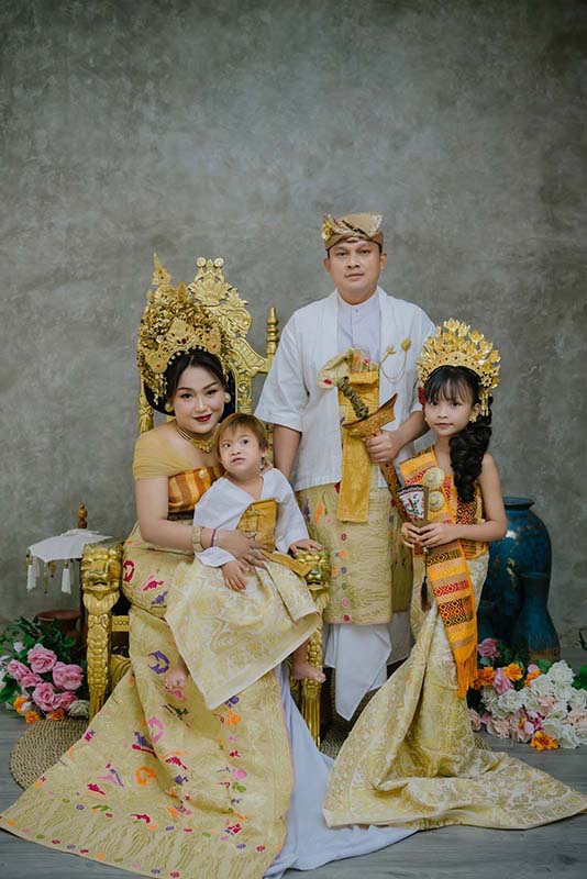 Melaspas Ngenteg Linggihh & Otonan