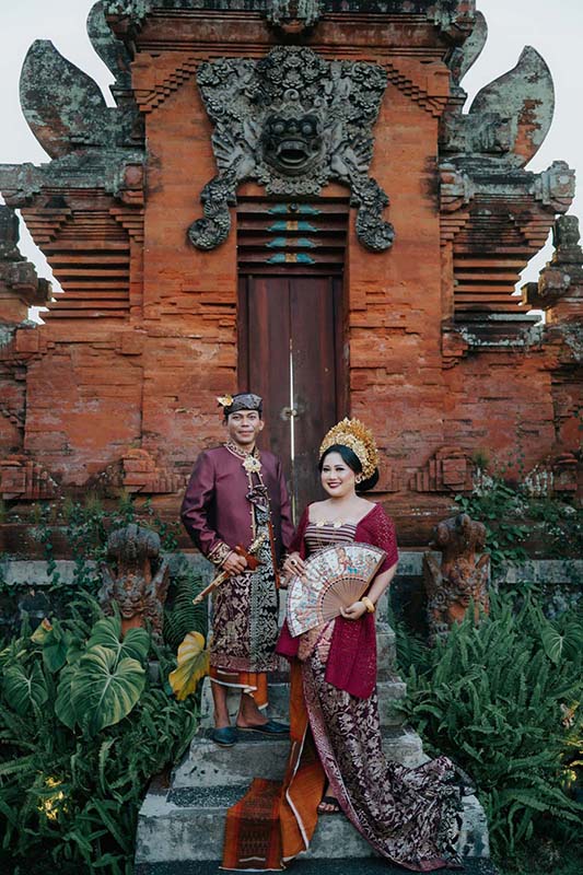 Pawiwahan Pande & Santika